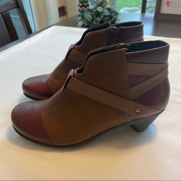 NAOT Ankle Bootie Boots Size 39, 8.5 USA | Buttery Soft | Made in Israel - Picture 6 of 11